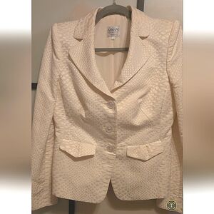 ARMANI COLLEZION IVORY CLASSY, DRESS JACKET.   SIZE 6